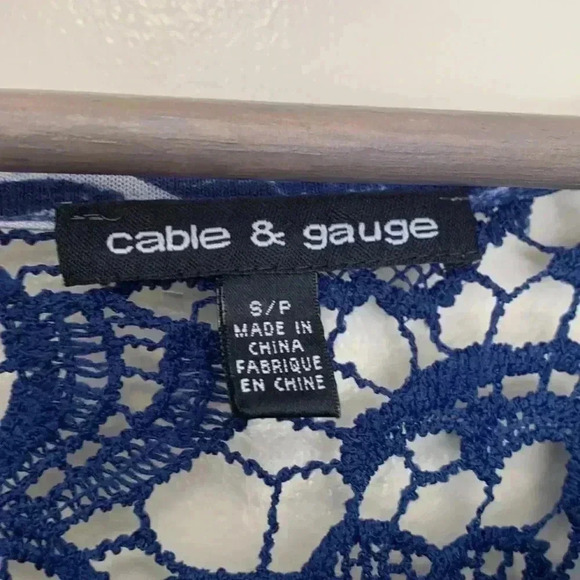 Cable & Gauge summer,  lightweight and airy tunic with lace cut out at the back - Picture 4 of 7